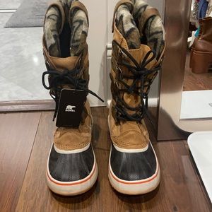 Sorel Joan of Arctic fleece lined boot.